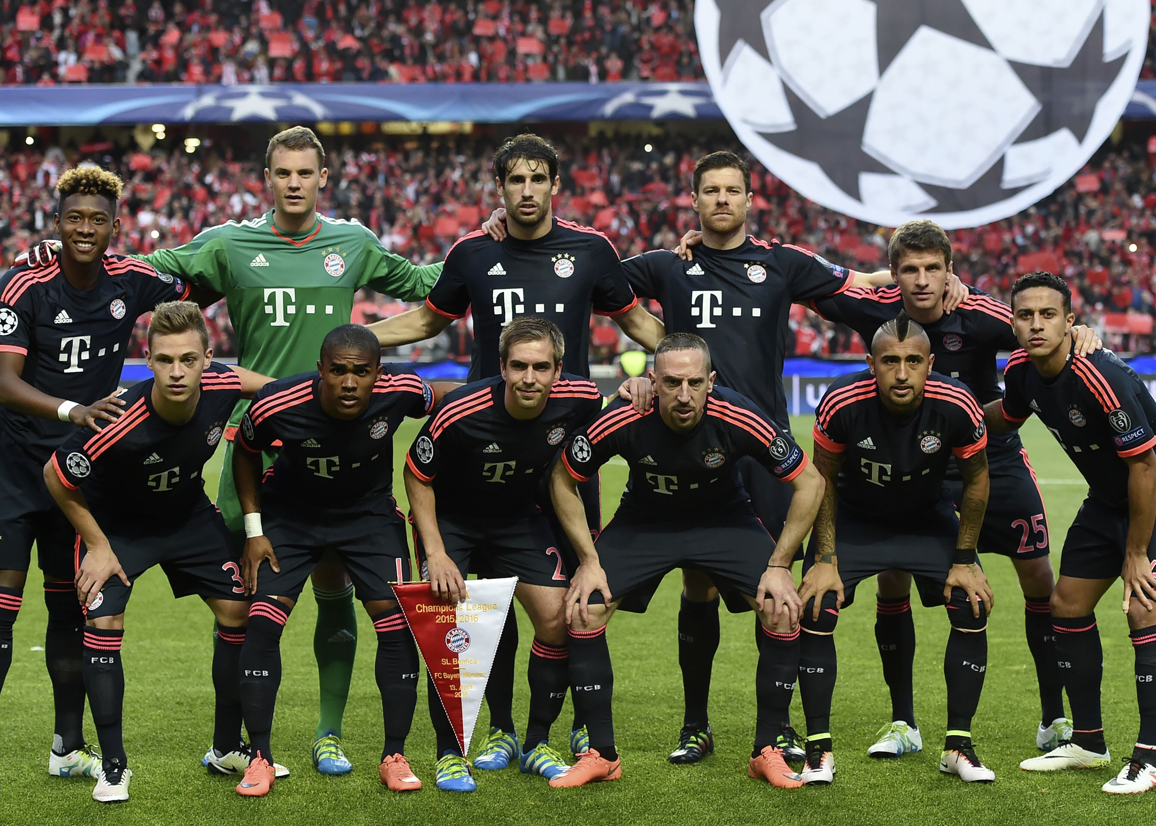 通过两翼的 通过两翼的